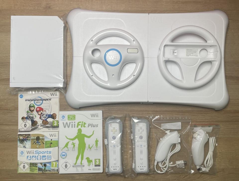 Nintendo Wii Konsole Mario Kart Wii Sports Balanceboard Fit Plus in Willstätt