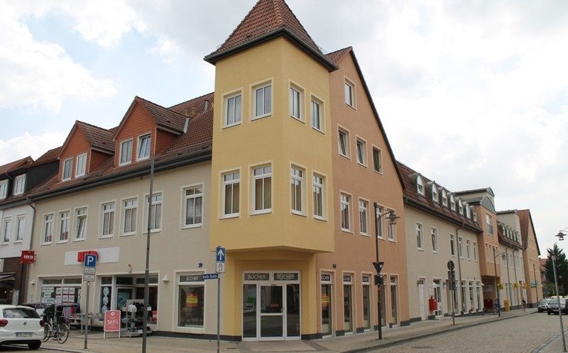 Zum 01.06.2024 !!!                                                                                         Im Stadtzentrum von Osterburg in 1-A-Lage an der Poststraße bieten wir in einem Wohn-u.... in Osterburg