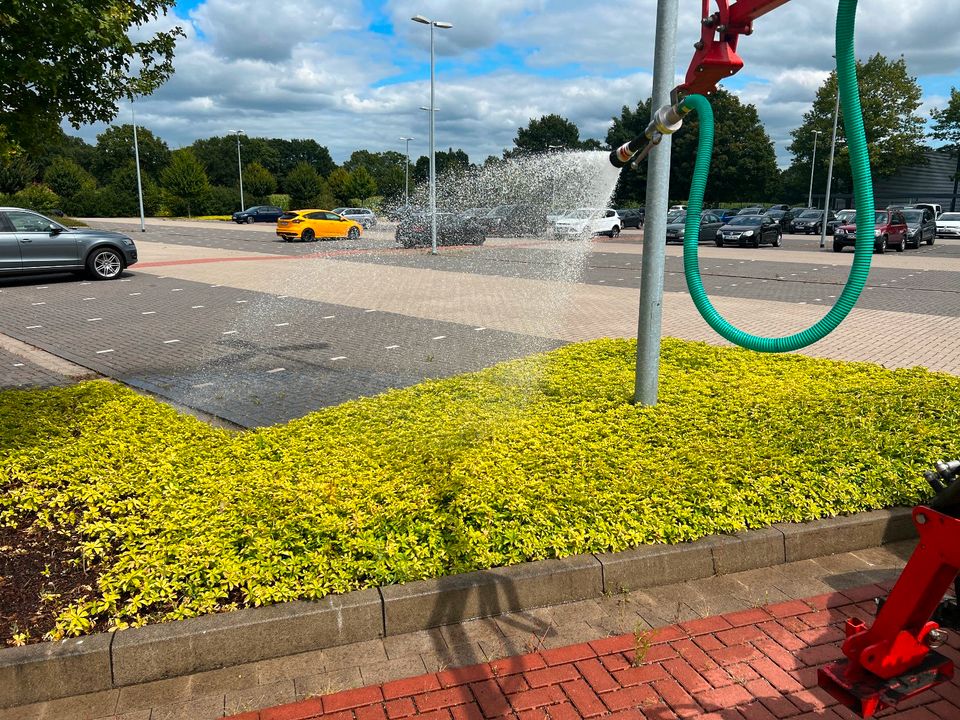 Bewässerung Grünanlagen Gießdienst Wasserfass Beregnung in Bad Zwischenahn