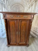 ANTIKES VERTIKO HOCH KOMMODE UM 1890 JUGENDSTIL GRÜNDERZEIT NUSSBAUM VERGOLDUNG - Versand möglich 99 Euro - Wir sind für Sie da lokal in 86830 Schwabmünchen oder online ARTHOME24 Bayern - Schwabmünchen Vorschau