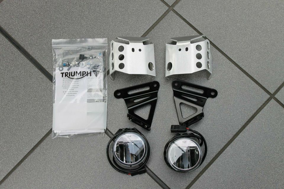 TRIUMPH TIGER EXPLORER LED FOG LIGHT KIT A9838020 in Lohne