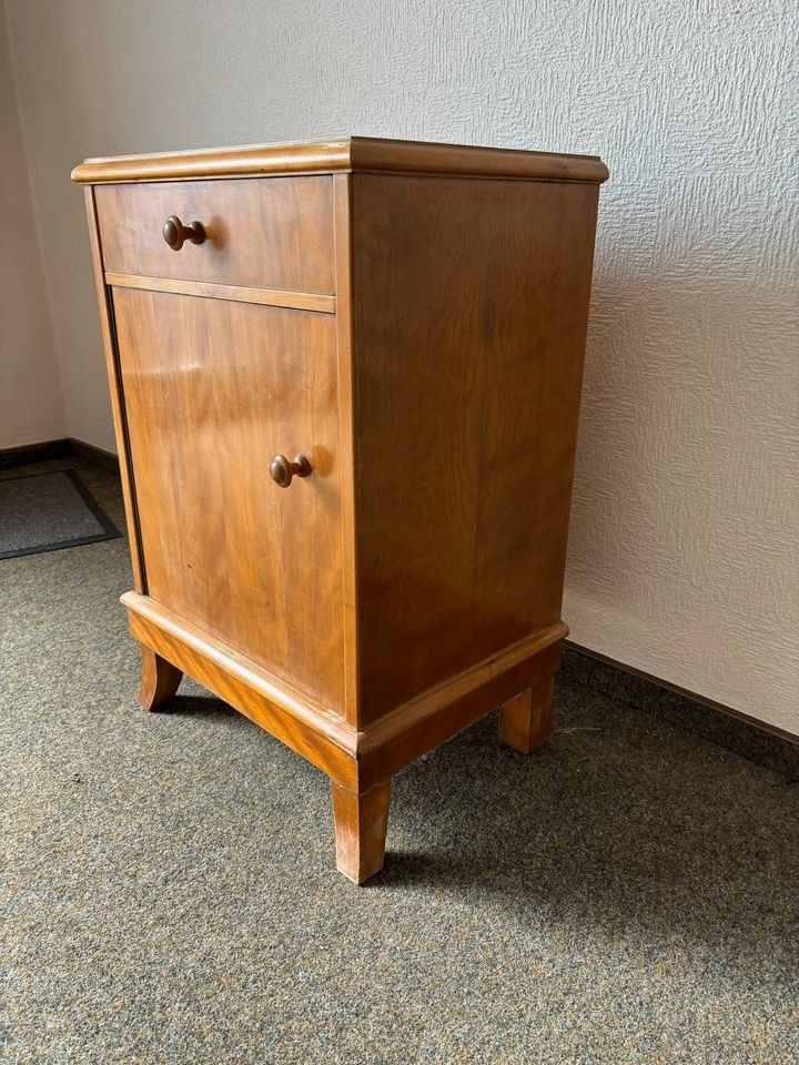 Vintage Nachtschrank in Gebhardshain