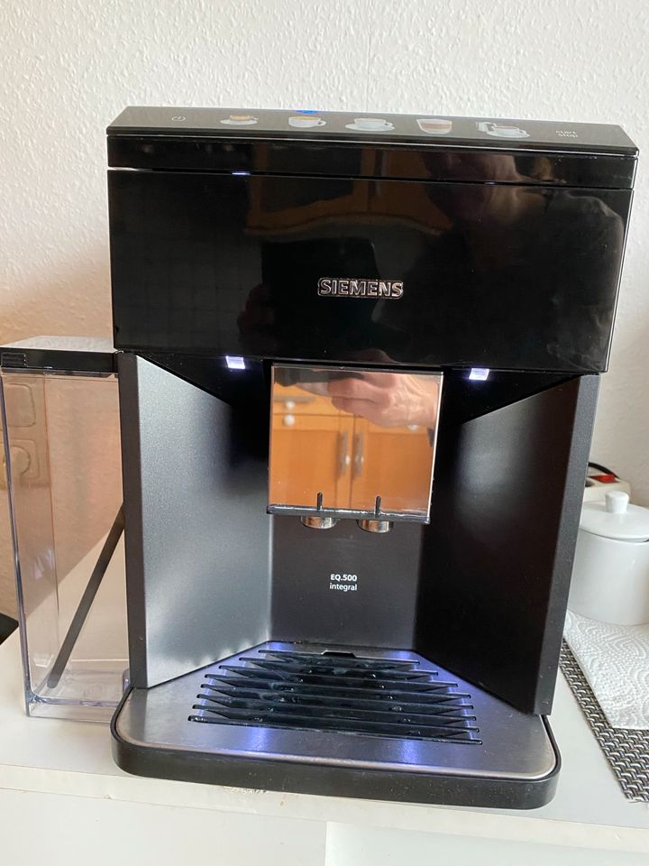 Siemens Kaffeevollautomat TQ505D09 EQ.500 integral mit Garantie in Hainburg