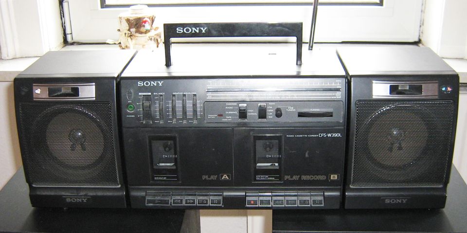 Sony-Radio mit 2 Lautsprecherboxen in Walkenried