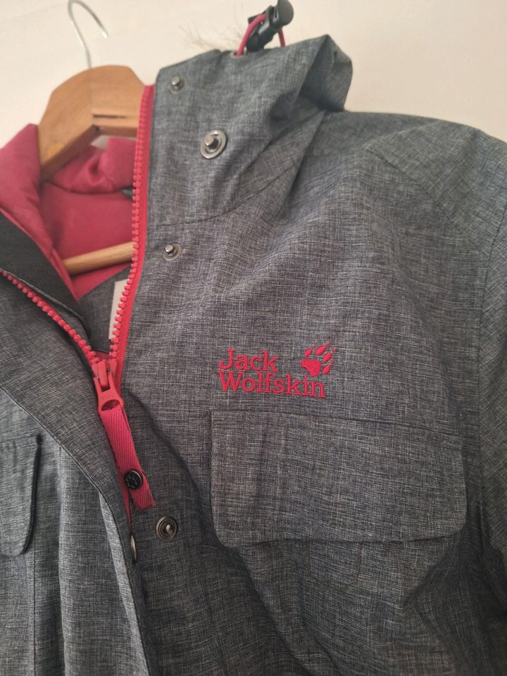 Jack Wolfskin Winterjacke Größe M in Marktbergel