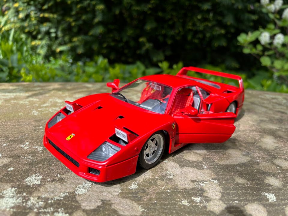 Modellauto Ferrari F40 1:18 in Gehrden