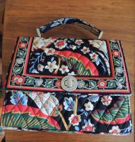 Stoffhandtasche v. Vera Bradley Schwarz mit rot blau weißen Blume Berlin - Neukölln Vorschau