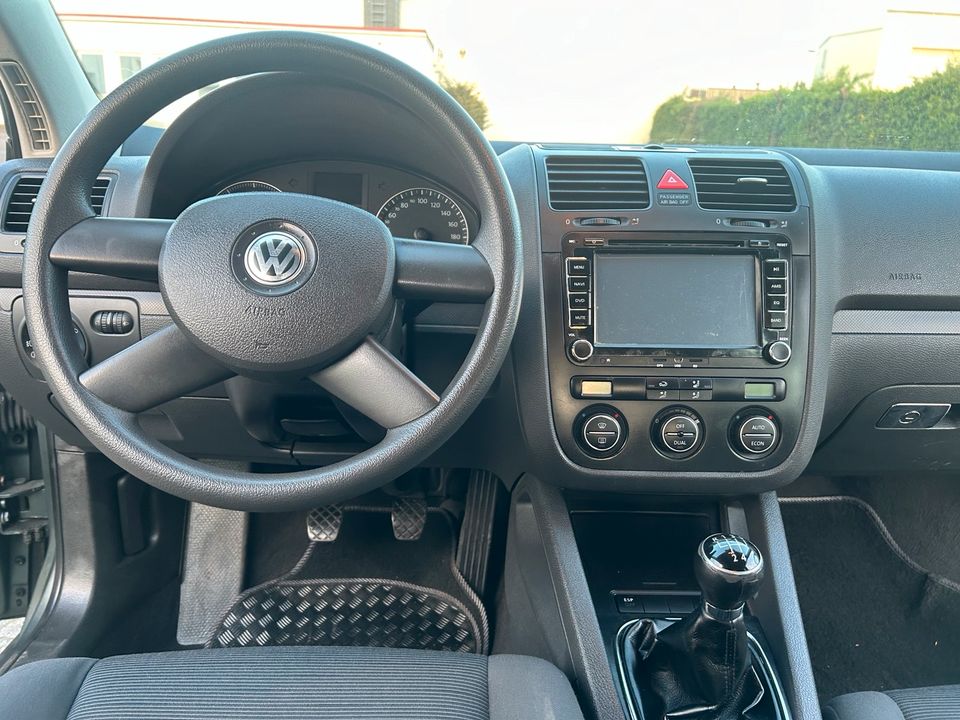Volkswagen Golf 5, Navigation kein TÜV auf Wunsch neu in Delmenhorst