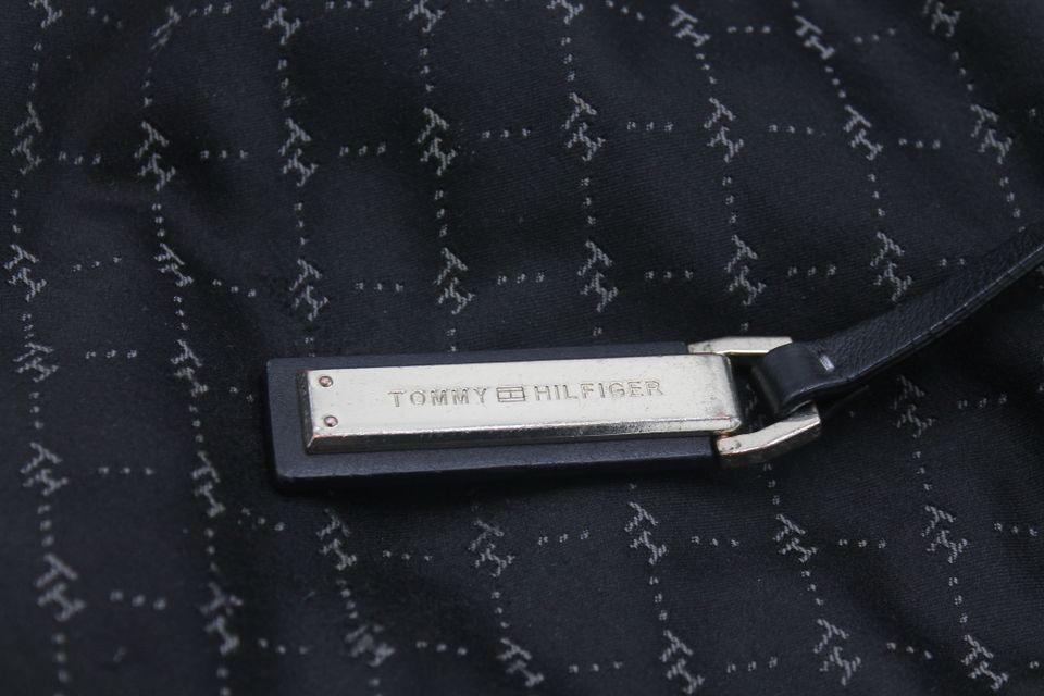 Tommy Hilfiger Handtasche Tasche schwarz weiß in Wolfsburg