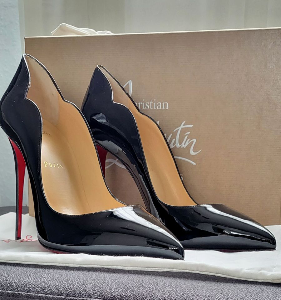 Original Louboutin Pumps 12cm Hot Chick 100 Schwarz Lack EUR 43 in Berlin