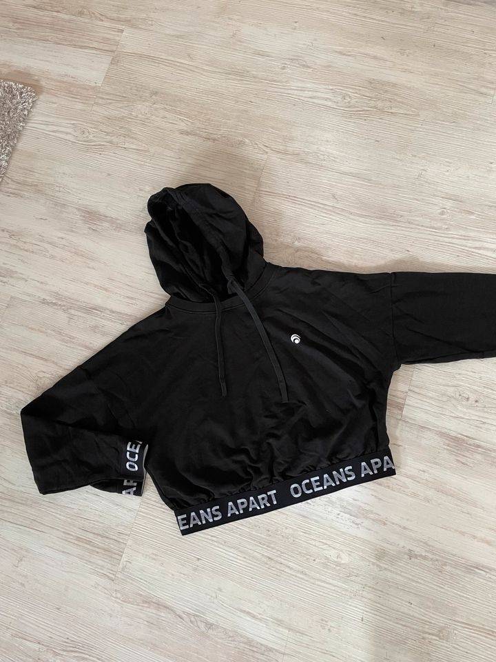 Kurzer Sport Hoodie von Oceans Apart in Straßberg