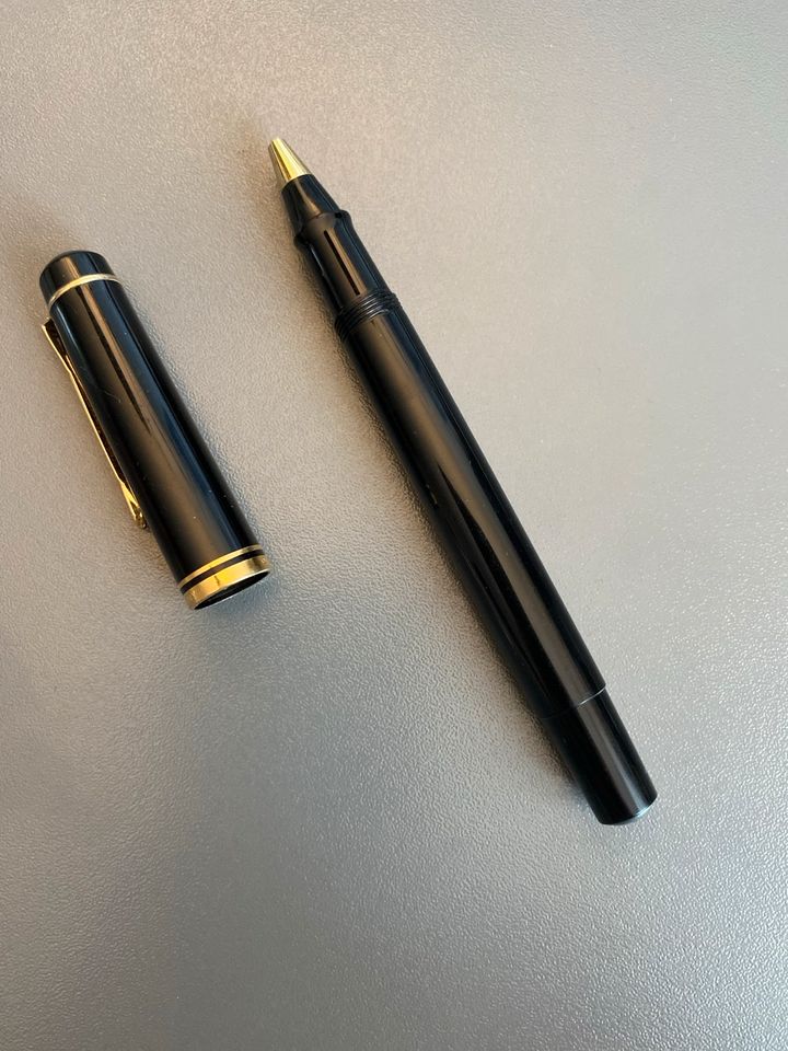 Pelikan Rollerball Schwarz Gold mit neuer Mine in Filderstadt