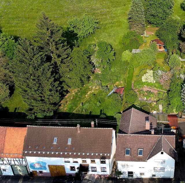 **Zwei Doppelhaushälften** mit großem Garten, Garage, Stellplatz  in Aldingen in Aldingen