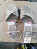 Damen Sandale ARA Gr.  7 neu Leder gold metallic Nordrhein-Westfalen - Hemer Vorschau