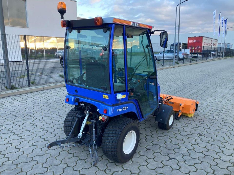 Iseki TGX 237 Schlepper, Trecker mit Kehrmaschine & Sichelmäher in Oyten