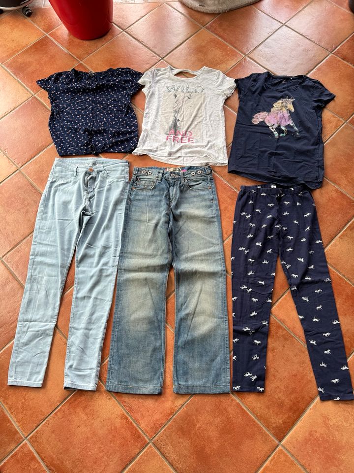 Bekleidungspaket 158/164 Mädchen T-Shirt  /Jeans in Süderbrarup