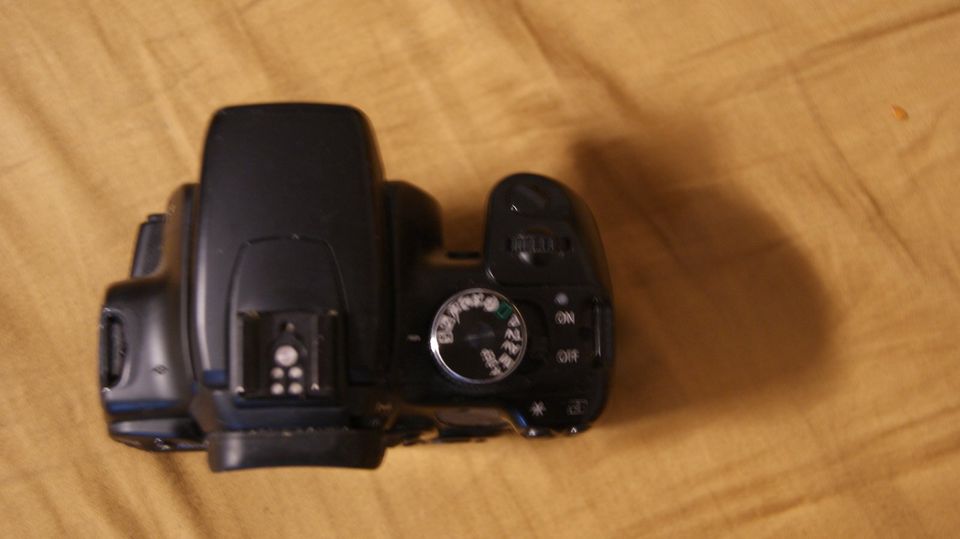 Canon EOS 400D Digitalkamera mit Zubehörpaket in Blaustein
