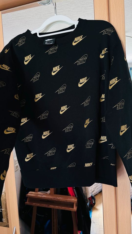 NEU Nike Pullover schwarz gold Logo in Bergisch Gladbach