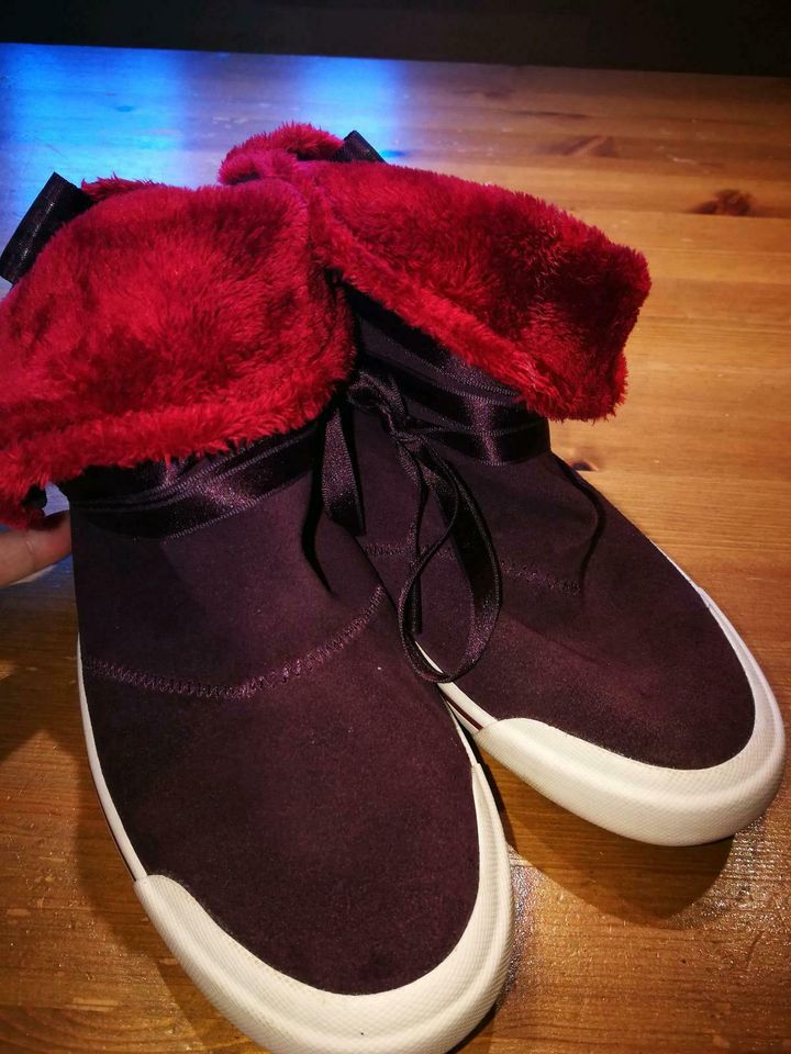 Adidas Neo Damen Schuhe /Stiefeletten in violett / lila in Hessen -  Biedenkopf | eBay Kleinanzeigen ist jetzt Kleinanzeigen