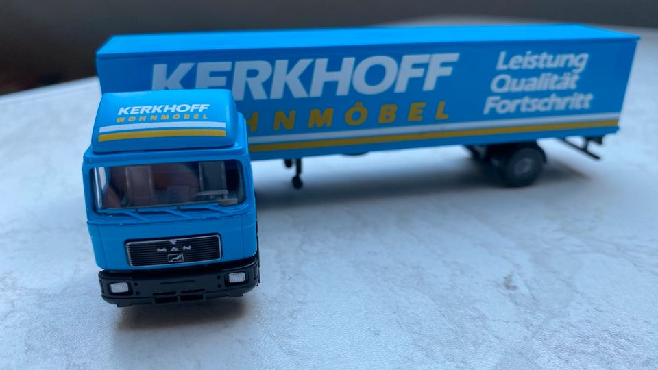 Wiking H0 „Möbeltransporte“ im Trailer 1:87 in Bremen