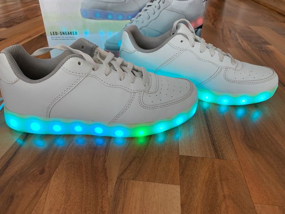 LED Sneaker Größe 36 in Königslutter am Elm