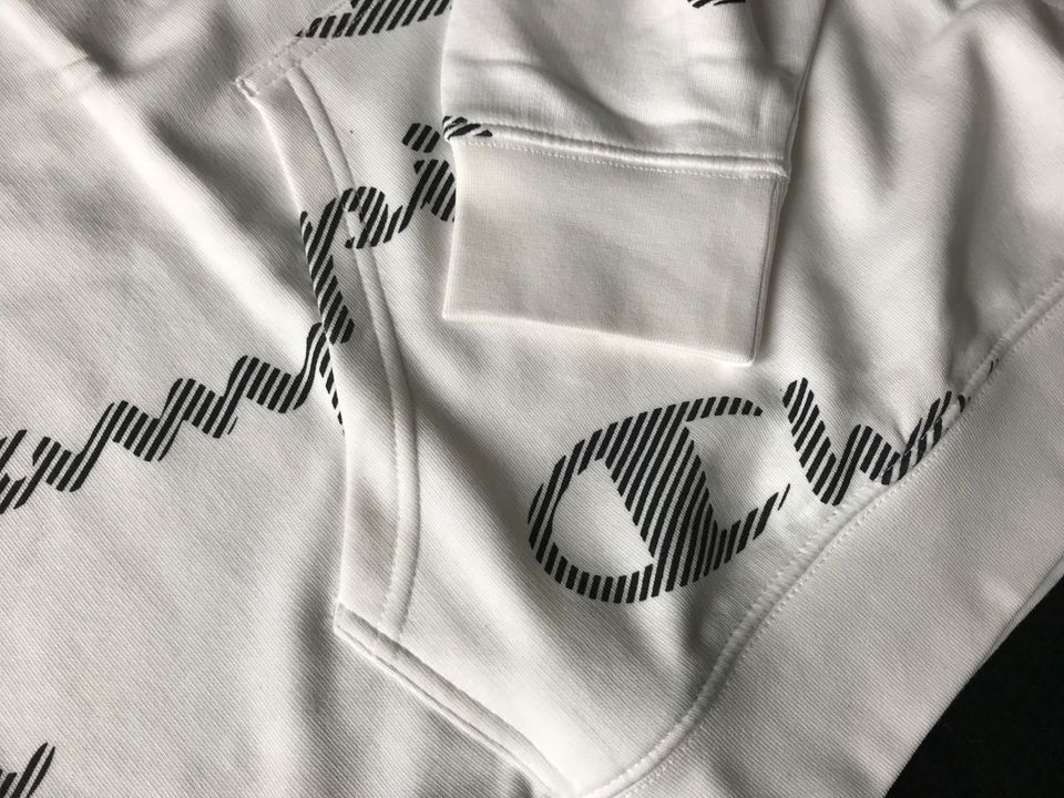 Champion Legacy All Over Logo Hoodie Monogramm Sweatshirt Boxen in Niederkrüchten