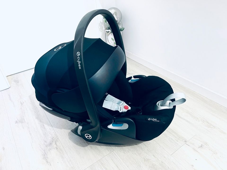 Cybex Babyschale Cloud T i-size in Berlin