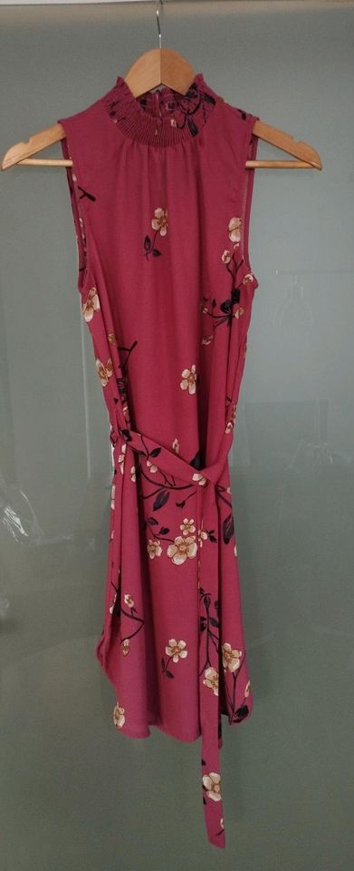 Kleid Sommerkleid Blumen Vero Moda S in Scharbeutz