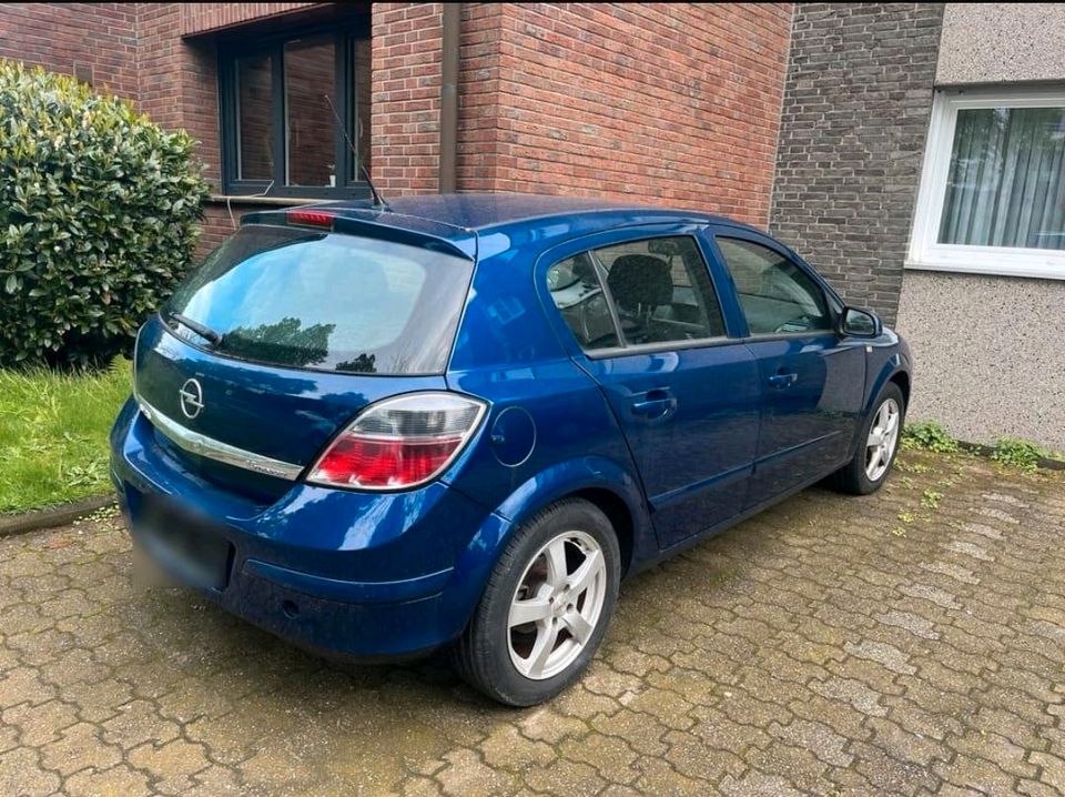 OPEL ASTRA /2005/ in Köln