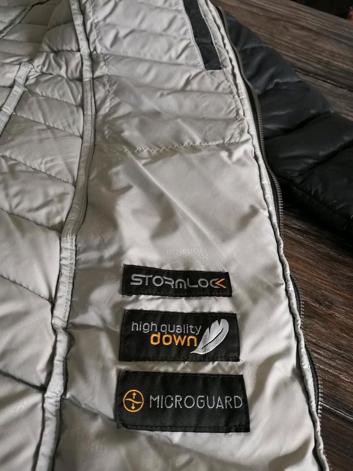 Jack Wolfskin Stormlock Daunenmantel.. Gr. S.. Dunkel Blau in Wesel