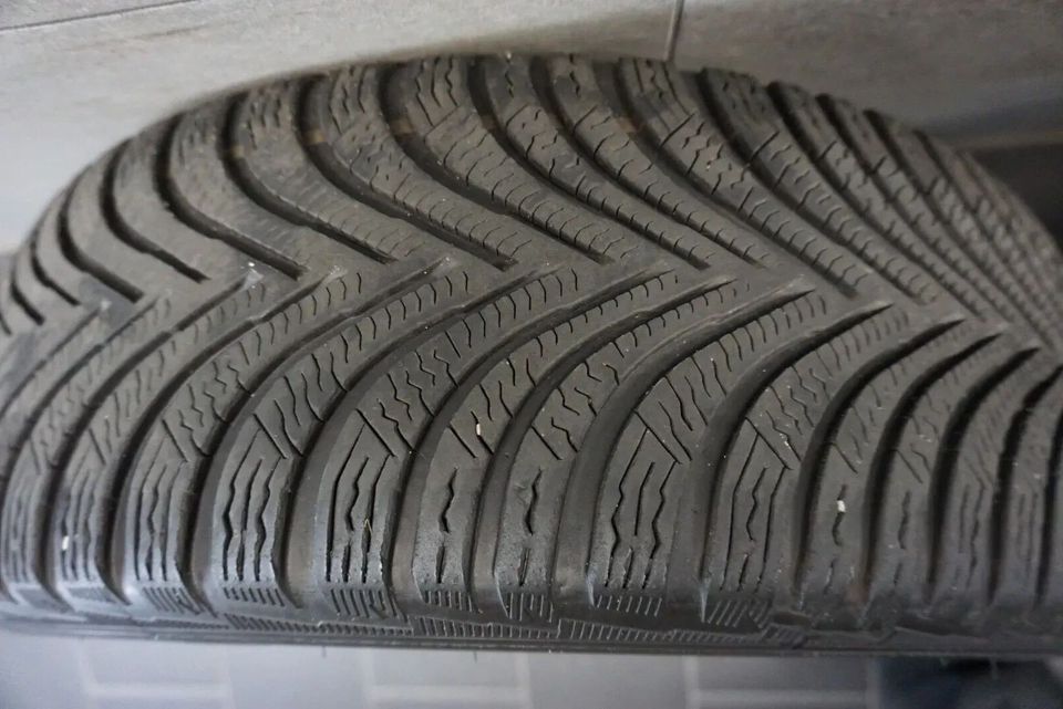 4 ORIGINAL WINTERRÄDER WINTERREIFEN 205/50 R17 FÜR GOLF 7 VII VARIANT SPORTSVAN ALLTRACK GTI R 6,0 x 17 ET 48 5G0601025K DIJON 17 ZOLL WINTERKOMPLETTRÄDER in Borchen