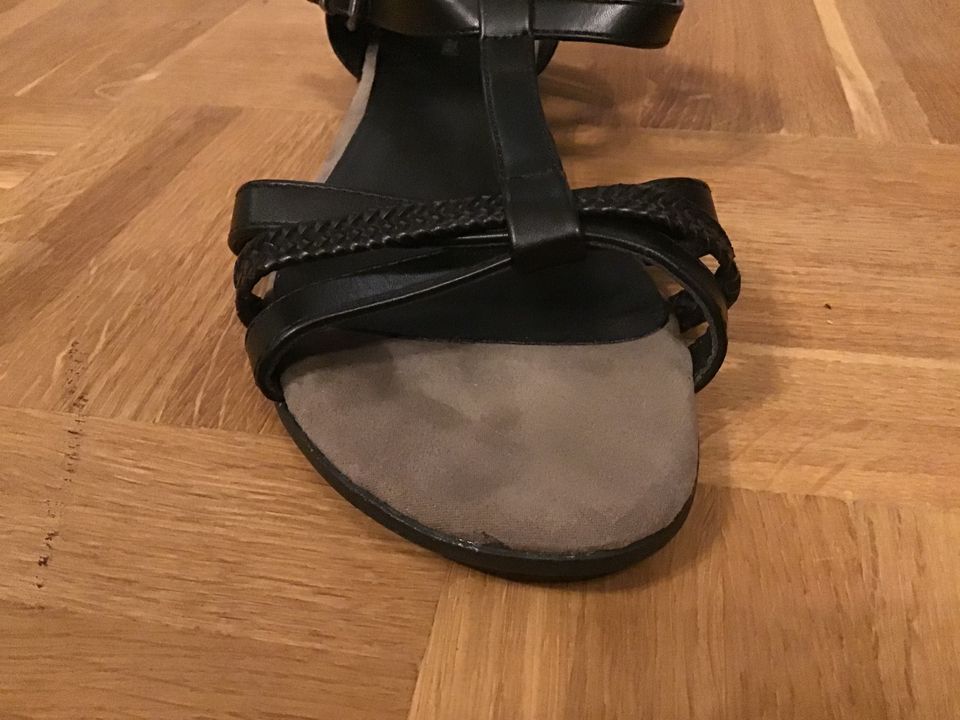 Flache Sandalen Sandaletten schwarz Graceland Größe 39 NEU in Diepholz