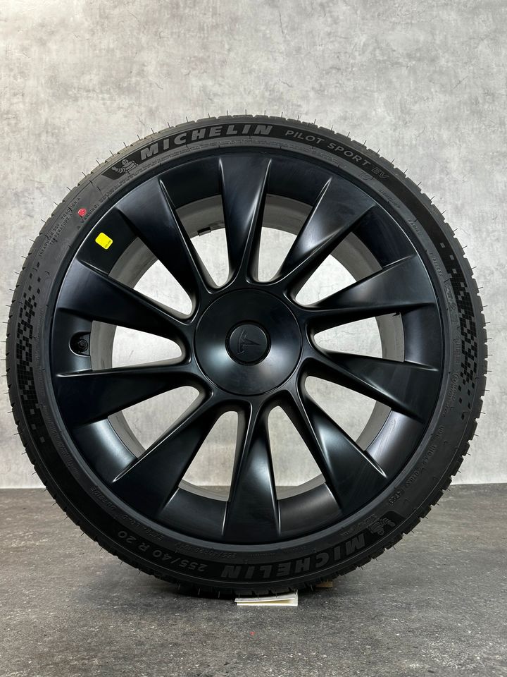 NEU Original 20 Zoll Tesla Model Y Induction Sommerreifen Turbine in Salzkotten