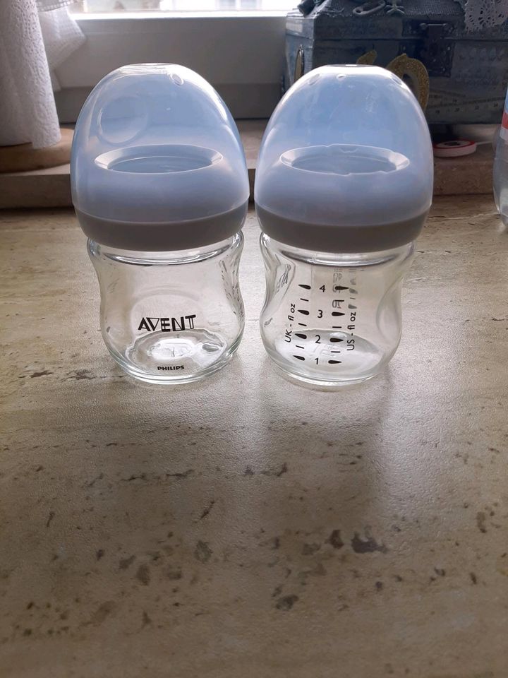 Neuwertig, 2 Avent Glas Babyflaschen, klein, je in Loiching