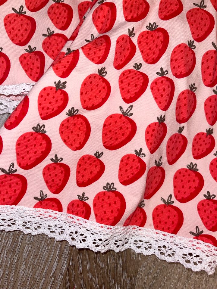 Zwillinge Erdbeere handmade Kleid Schleife 104 in Sulz