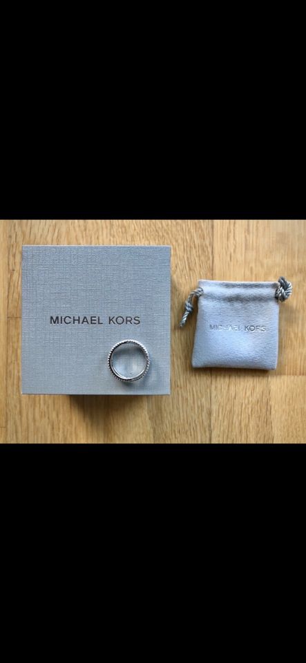 Michael Kors Ring mit Zirkonia Steinchen in Neufahrn