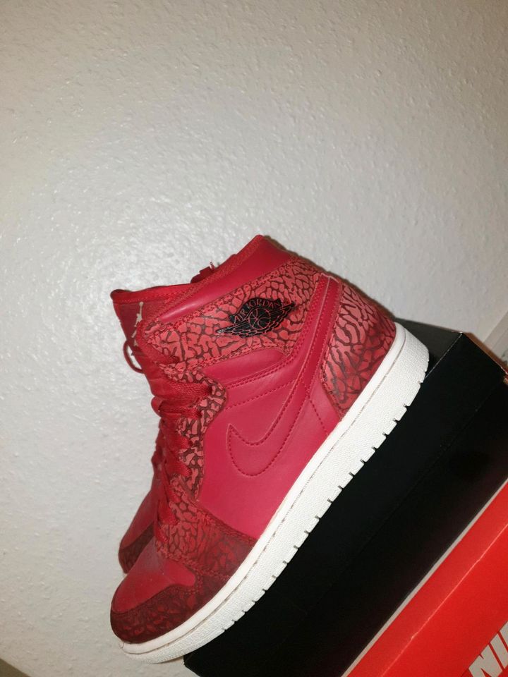 Nike Air Jordan 1 Red Elephant Grösse 42 Top in Berlin