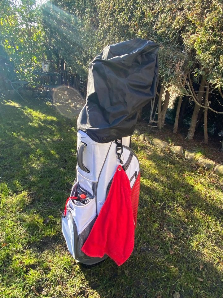 Golfbag inkl. Callaway Legacy Schlägerset und Trolley in Berlin