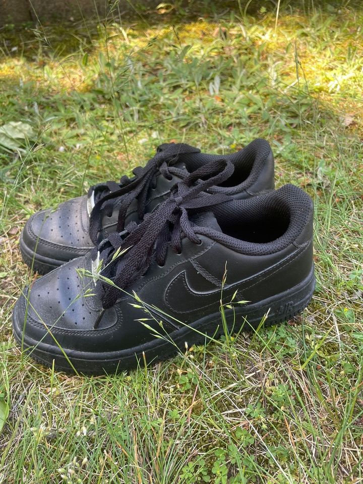 Nike Schuhe Gr. 37 in Neukloster