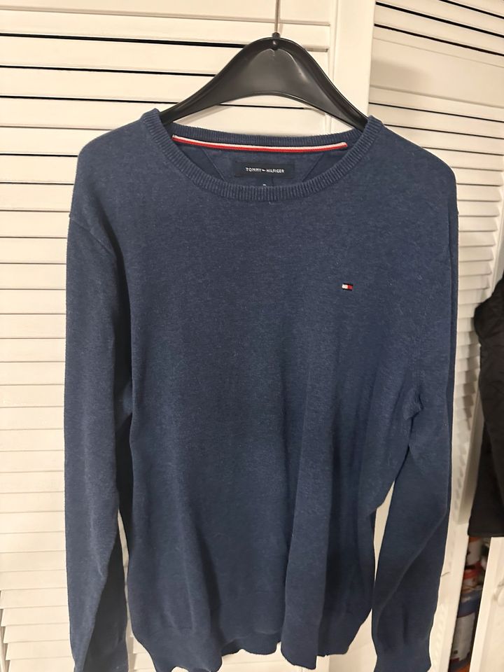 Tommy Hilfiger Pullover Original Herren V Neck hellblau in Moringen