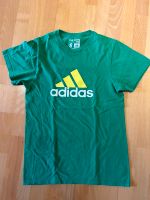 Adidas T-shirt Größe S grün kleiner Fleck siehe Foto Nordrhein-Westfalen - Langenfeld Vorschau