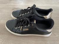 Guess Sneaker Turnschuhe Gr.38 Mode Kult Nordrhein-Westfalen - Velbert Vorschau