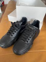 Sneaker von Alexander McQueen Neuhausen-Nymphenburg - Neuhausen Vorschau