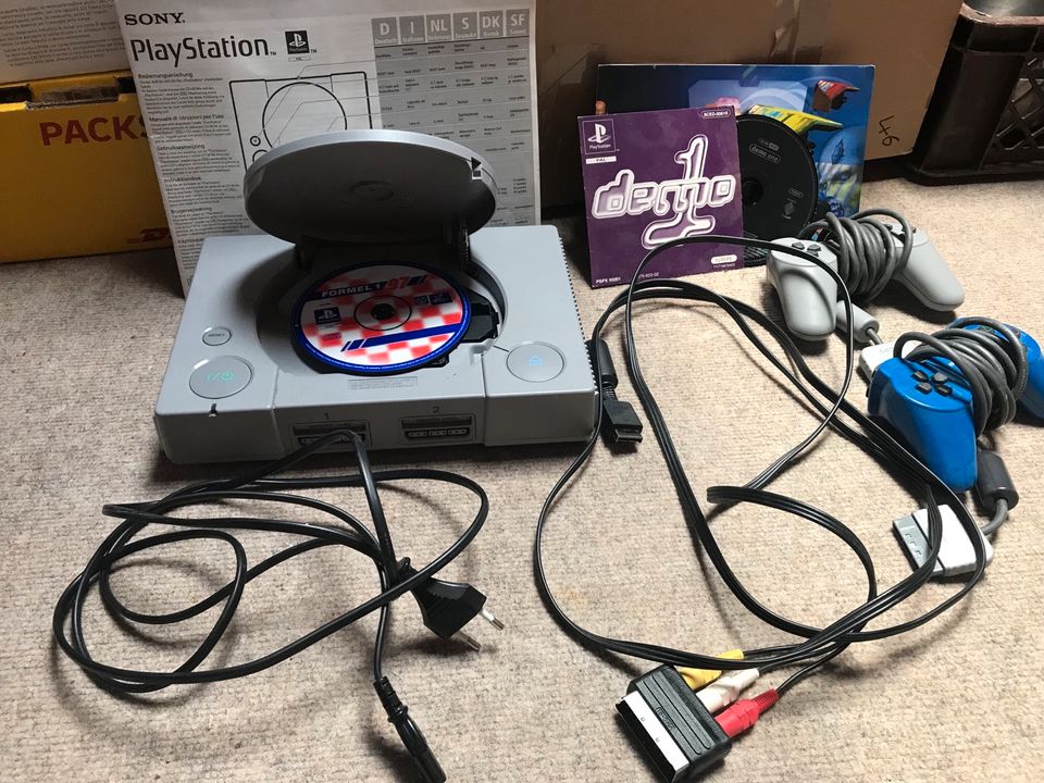 Sony PlayStation 1 mit 2 Controller und Formel 1 97 in Heilbronn