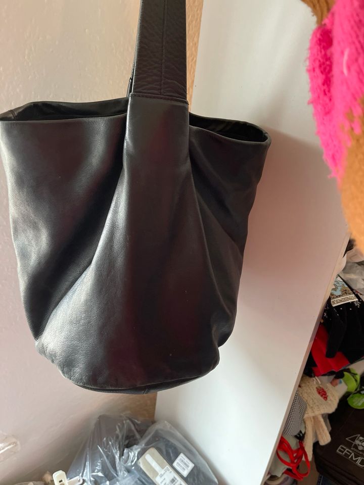 True Vintage Max Mara Leder Beutel Tasche schwarz in Mönchengladbach