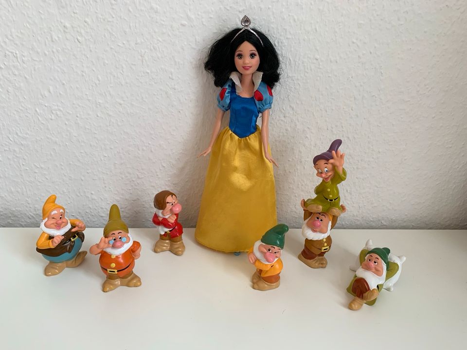 Mattel Disney Barbie Puppe Schneewittchen Prinzessin 7 Zwerge in Berlin