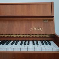 Schimmel Piano, massiv Nussbaumholz. Diirekt Bespielbar! Berlin - Spandau Vorschau