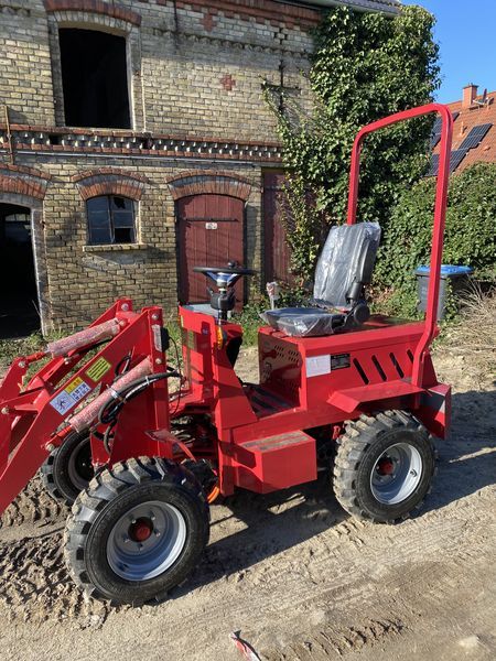 Elektrischer-Hoflader 600 Radlader Traktor 4x4 Kompaktlader in Schönwalde-Glien