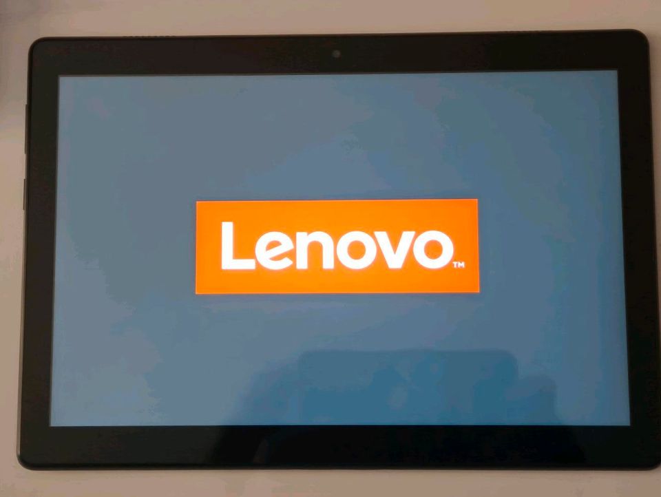 Lenovo Tablett M10 mit Schutzhülle in Hamburg