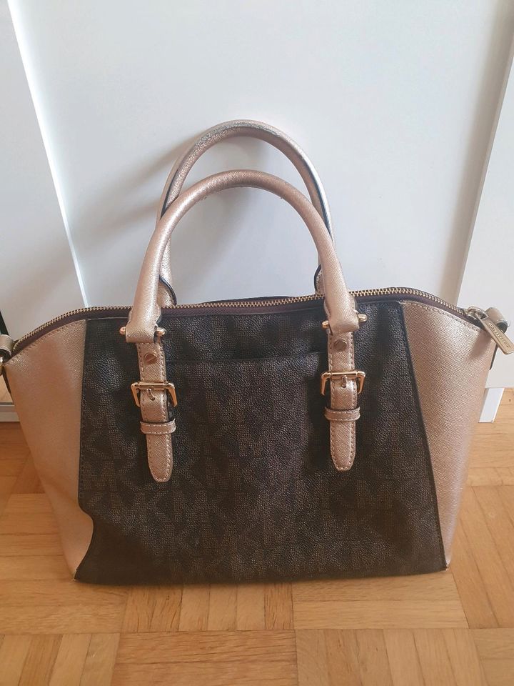 Michael Kors Tasche Original inkl. Anhänger in Germering